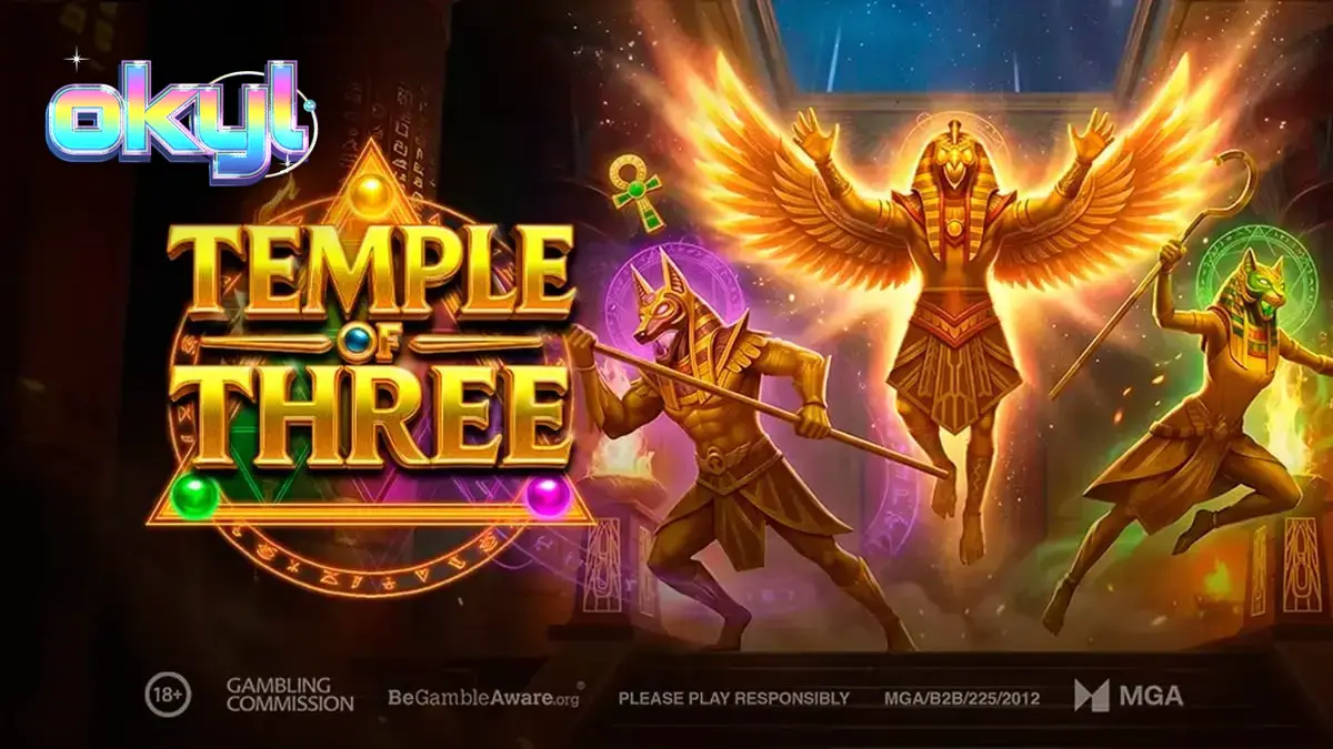 Interface do jogo de slot Temple of Three com temática egípcia
